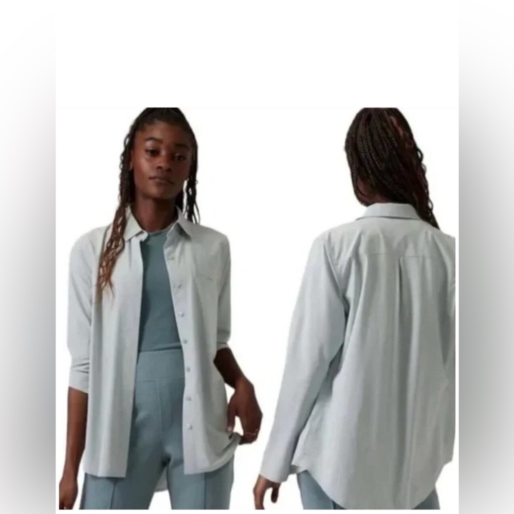 Women’s Size Medium - Athleta Green Urbanite Button Up Top Light Green and White